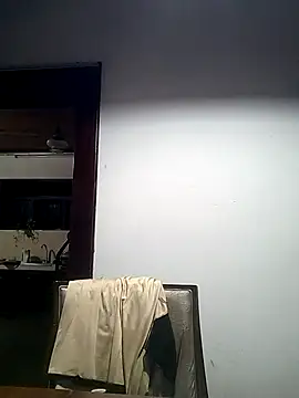 Snapshot of FemMom chatting on October 5, 3:32 pm FemMom online show from October 5, 3:32 pm