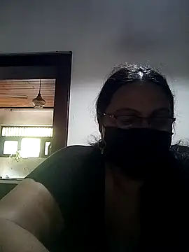 Snapshot of FemMom chatting on October 8, 9:40 am FemMom online show from October 8, 9:40 am