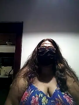 Snapshot of FemMom chatting on October 19, 5:46 pm FemMom online show from October 19, 5:46 pm