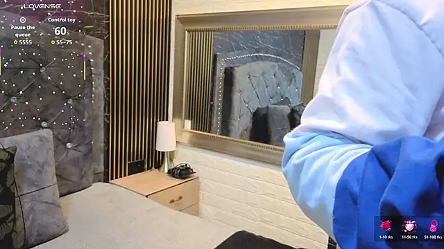 charlotte  G online show from January 6, 10:41 am