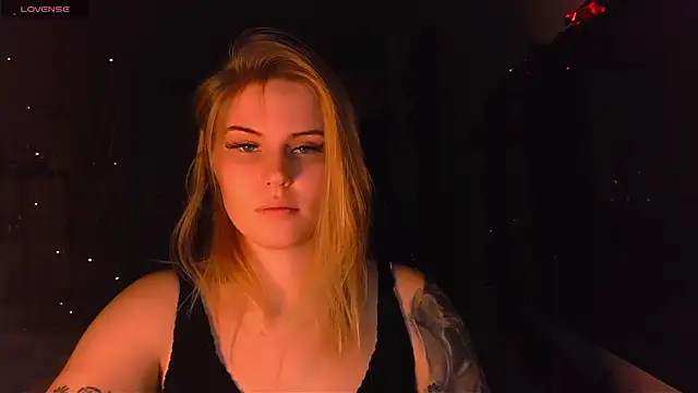 Snapshot of VoluptuousDreams chatting on February 1, 3:07 pm VoluptuousDreams online show from February 1, 3:07 pm