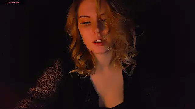Snapshot of VoluptuousDreams chatting on February 16, 7:05 pm VoluptuousDreams online show from February 16, 7:05 pm