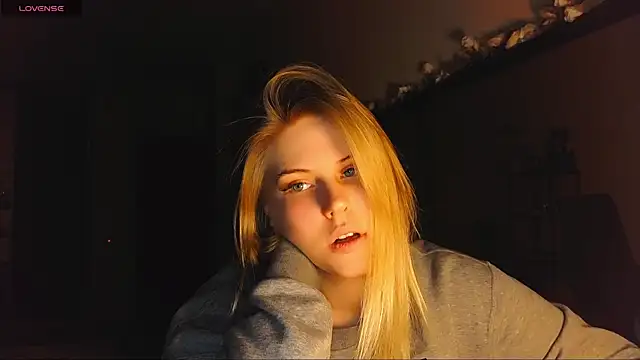 Snapshot of VoluptuousDreams chatting on February 23, 6:56 pm VoluptuousDreams online show from February 23, 6:56 pm