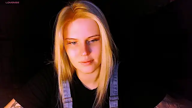 Snapshot of VoluptuousDreams chatting on March 6, 4:38 pm VoluptuousDreams online show from March 6, 4:38 pm