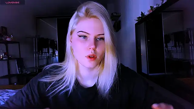 Snapshot of VoluptuousDreams chatting on March 9, 1:04 pm VoluptuousDreams online show from March 9, 1:04 pm