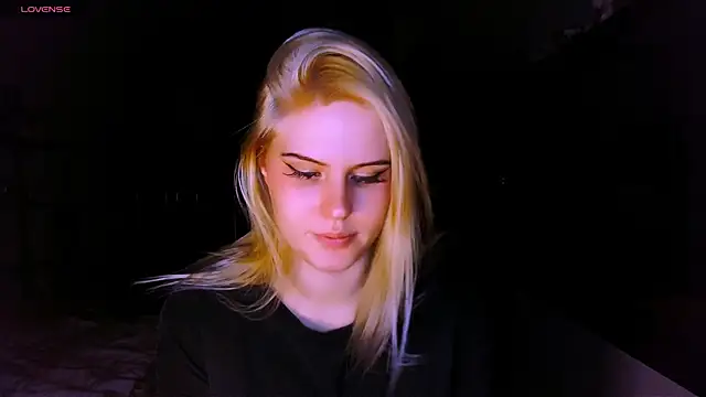 Snapshot of VoluptuousDreams chatting on March 9, 4:11 pm VoluptuousDreams online show from March 9, 4:11 pm