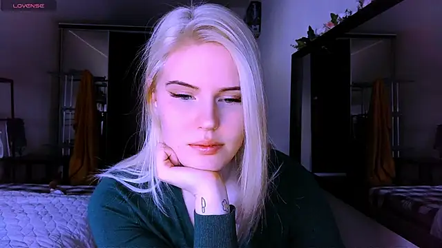 Snapshot of VoluptuousDreams chatting on March 14, 2:30 pm VoluptuousDreams online show from March 14, 2:30 pm