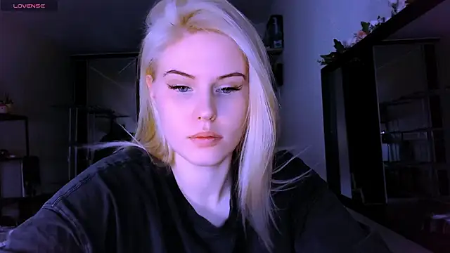 Snapshot of VoluptuousDreams chatting on March 15, 1:40 pm VoluptuousDreams online show from March 15, 1:40 pm