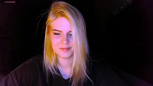 Snapshot of VoluptuousDreams chatting on March 15, 4:43 pm VoluptuousDreams online show from March 15, 4:43 pm