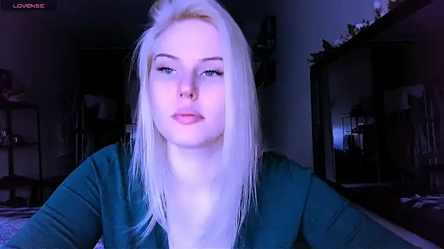 Snapshot of VoluptuousDreams chatting on March 16, 2:55 pm VoluptuousDreams online show from March 16, 2:55 pm