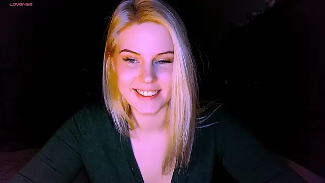 Snapshot of VoluptuousDreams chatting on March 20, 3:58 pm VoluptuousDreams online show from March 20, 3:58 pm