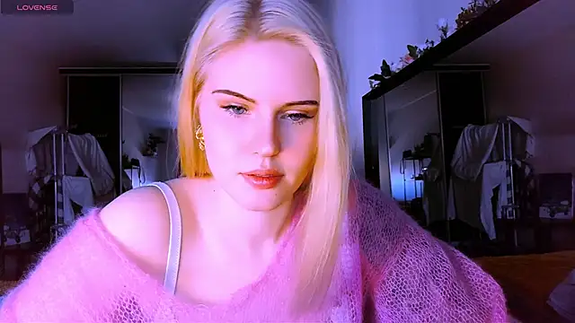 Snapshot of VoluptuousDreams chatting on March 22, 1:08 pm VoluptuousDreams online show from March 22, 1:08 pm