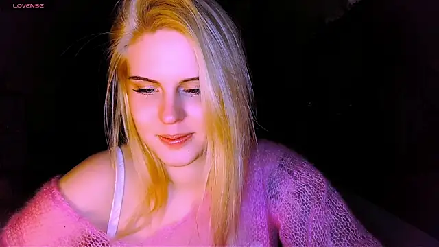 Snapshot of VoluptuousDreams chatting on March 22, 6:14 pm VoluptuousDreams online show from March 22, 6:14 pm