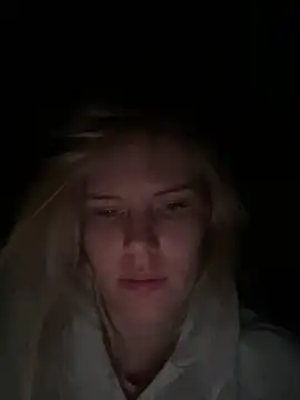 Snapshot of VoluptuousDreams chatting on May 21, 3:08 pm VoluptuousDreams online show from May 21, 3:08 pm