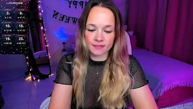 Snapshot of SherillBrill chatting on October 25, 7:49 am SherillBrill online show from October 25, 7:49 am