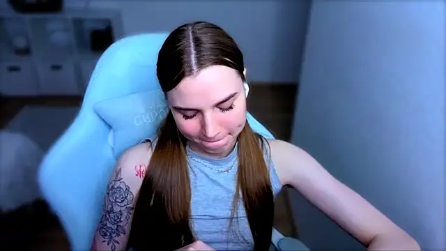 Snapshot of StellaLawless chatting on November 17, 3:01 am StellaLawless online show from November 17, 3:01 am