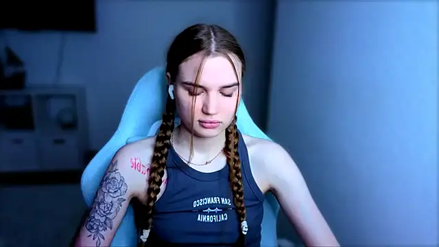 Snapshot of StellaLawless chatting on November 28, 8:55 pm StellaLawless online show from November 28, 8:55 pm