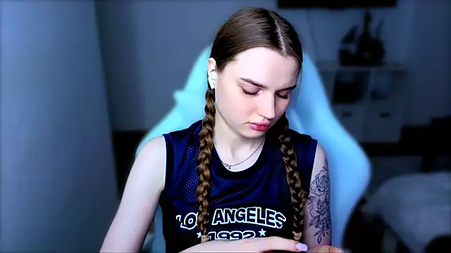 StellaLawless online show from December 5, 8:27 pm