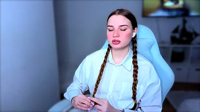 StellaLawless online show from December 14, 10:42 am