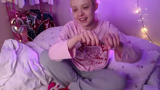 KatieMelone online show from January 18, 7:06 pm