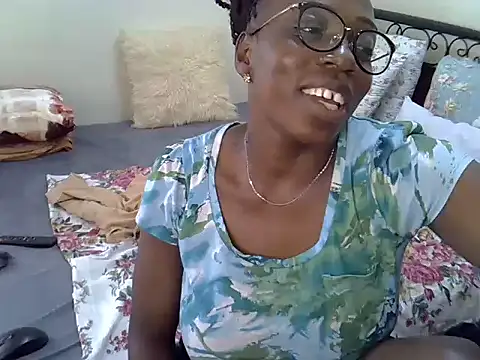 Snapshot of Sweet_Bear chatting on April 10, 10:20 am Sweet Bear online show from April 10, 10:20 am