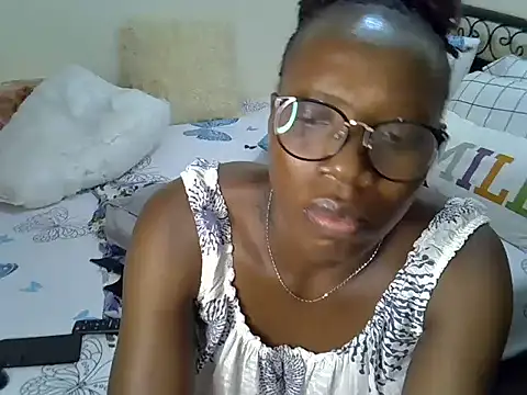 Snapshot of Sweet_Bear chatting on April 12, 5:07 pm Sweet Bear online show from April 12, 5:07 pm