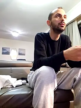 denisxlRo online show from December 14, 4:34 pm