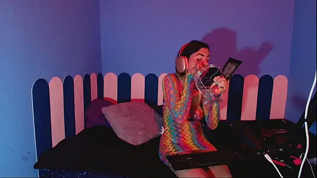 IsisRouse online show from March 6, 3:03 am