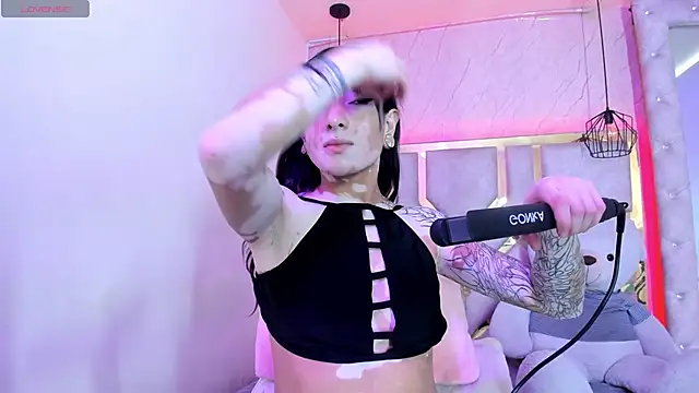 dayana harlow2 online show from October 9, 7:45 pm