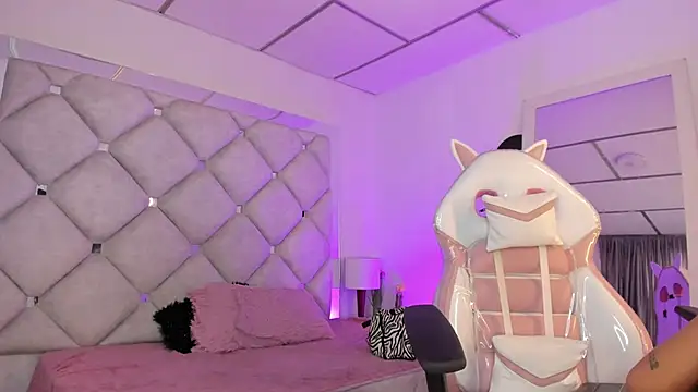 alessiaferry online show from February 4, 8:36 pm