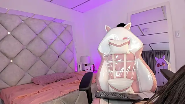 alessiaferry online show from March 27, 9:36 pm