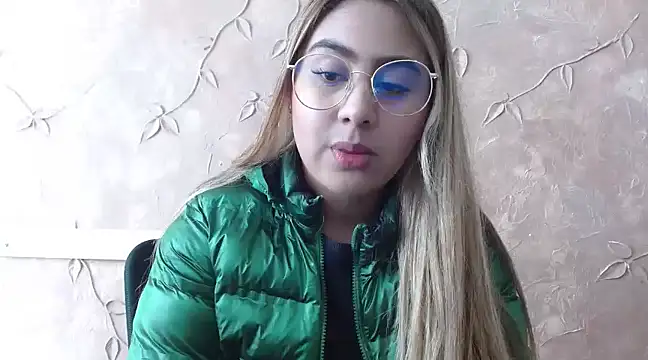 Miabonnett  online show from January 16, 1:47 pm