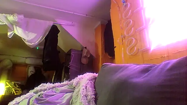 Snapshot of pervy_devil chatting on February 20, 5:37 am pervy devil online show from February 20, 5:37 am