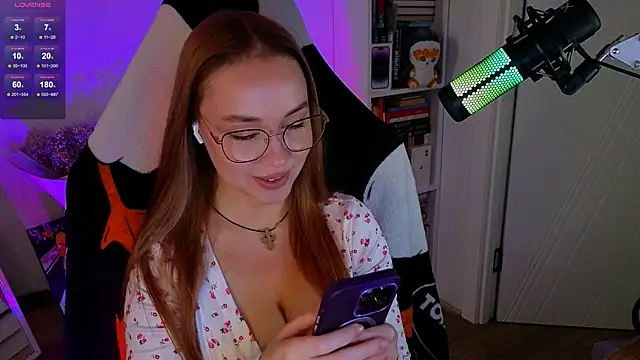 Emili1- online show from October 11, 10:25 am