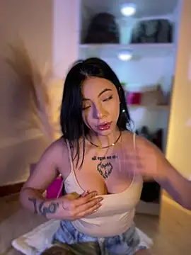 Snapshot of eva_elifee chatting on November 6, 5:08 am eva elifee online show from November 6, 5:08 am