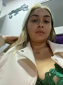 Snapshot of emma_oxford chatting on January 21, 7:37 am emma oxford online show from January 21, 7:37 am