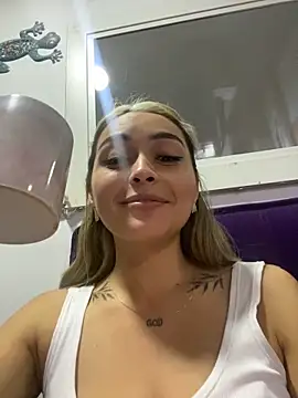 Snapshot of emma_oxford chatting on January 22, 12:59 am emma oxford online show from January 22, 12:59 am