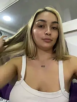 Snapshot of emma_oxford chatting on February 4, 11:49 pm emma oxford online show from February 4, 11:49 pm