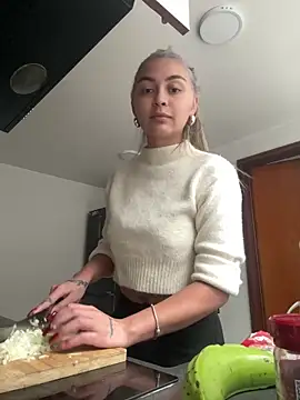 Snapshot of emma_oxford chatting on February 3, 5:18 pm emma oxford online show from February 3, 5:18 pm