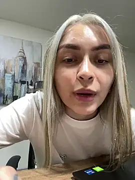 Snapshot of emma_oxford chatting on February 7, 1:53 am emma oxford online show from February 7, 1:53 am