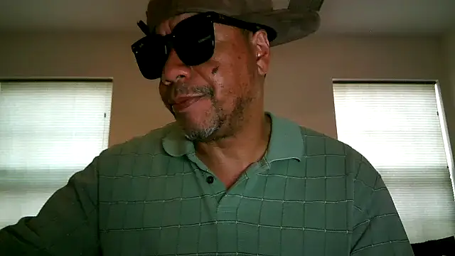 Snapshot of pimpdaddy4ever chatting on April 18, 7:07 pm pimpdaddy4ever online show from April 18, 7:07 pm