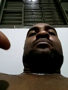 Snapshot of Beto0815 chatting on February 15, 4:03 pm Beto0815 online show from February 15, 4:03 pm