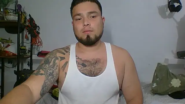 Snapshot of DirtyRcride chatting on November 1, 11:40 pm DirtyRcride online show from November 1, 11:40 pm