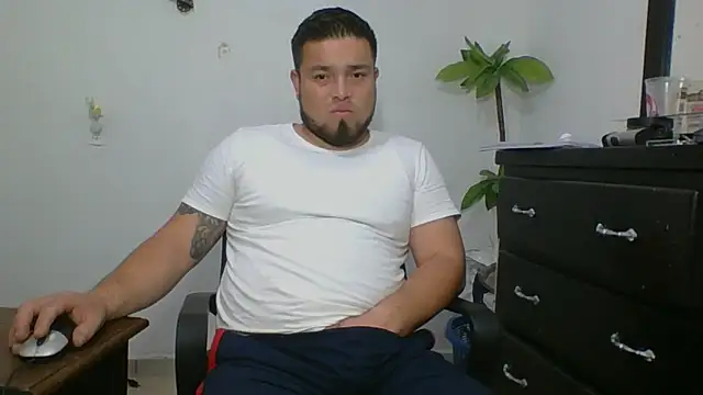 Snapshot of DirtyRcride chatting on November 10, 2:21 am DirtyRcride online show from November 10, 2:21 am