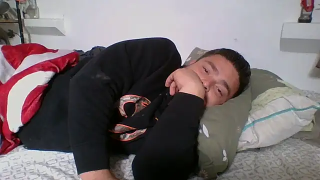 Snapshot of DirtyRcride chatting on November 10, 4:28 pm DirtyRcride online show from November 10, 4:28 pm