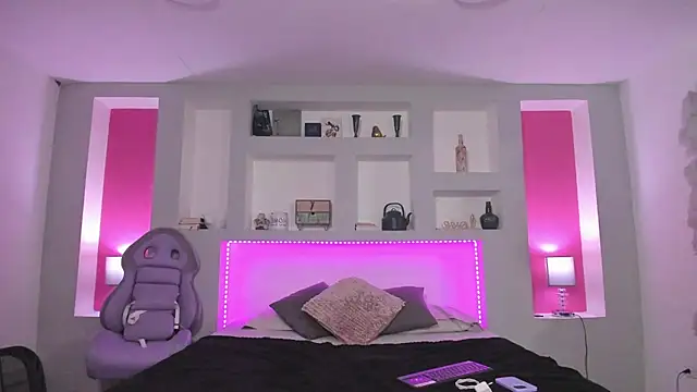 ViolettaBaker  online show from December 6, 1:40 am
