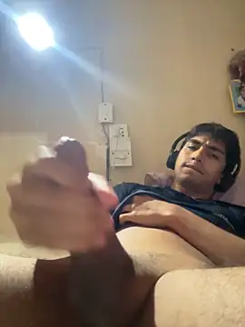 Snapshot of beautifulMax chatting on March 2, 8:10 am beautifulMax online show from March 2, 8:10 am