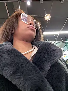 Black Dolll online show from November 24, 5:01 pm