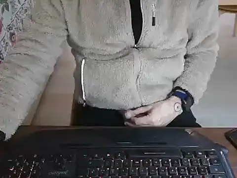 Snapshot of Adri_gard chatting on February 23, 3:29 pm Adri gard online show from February 23, 3:29 pm