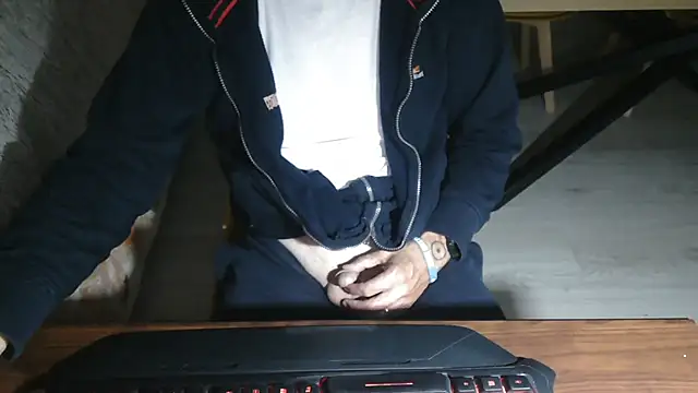 Snapshot of Adri_gard chatting on October 12, 8:08 pm Adri gard online show from October 12, 8:08 pm